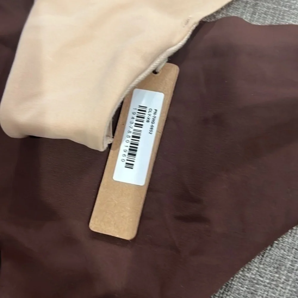 Skims Free cut Mid Waist thong - Picture 3 of 5